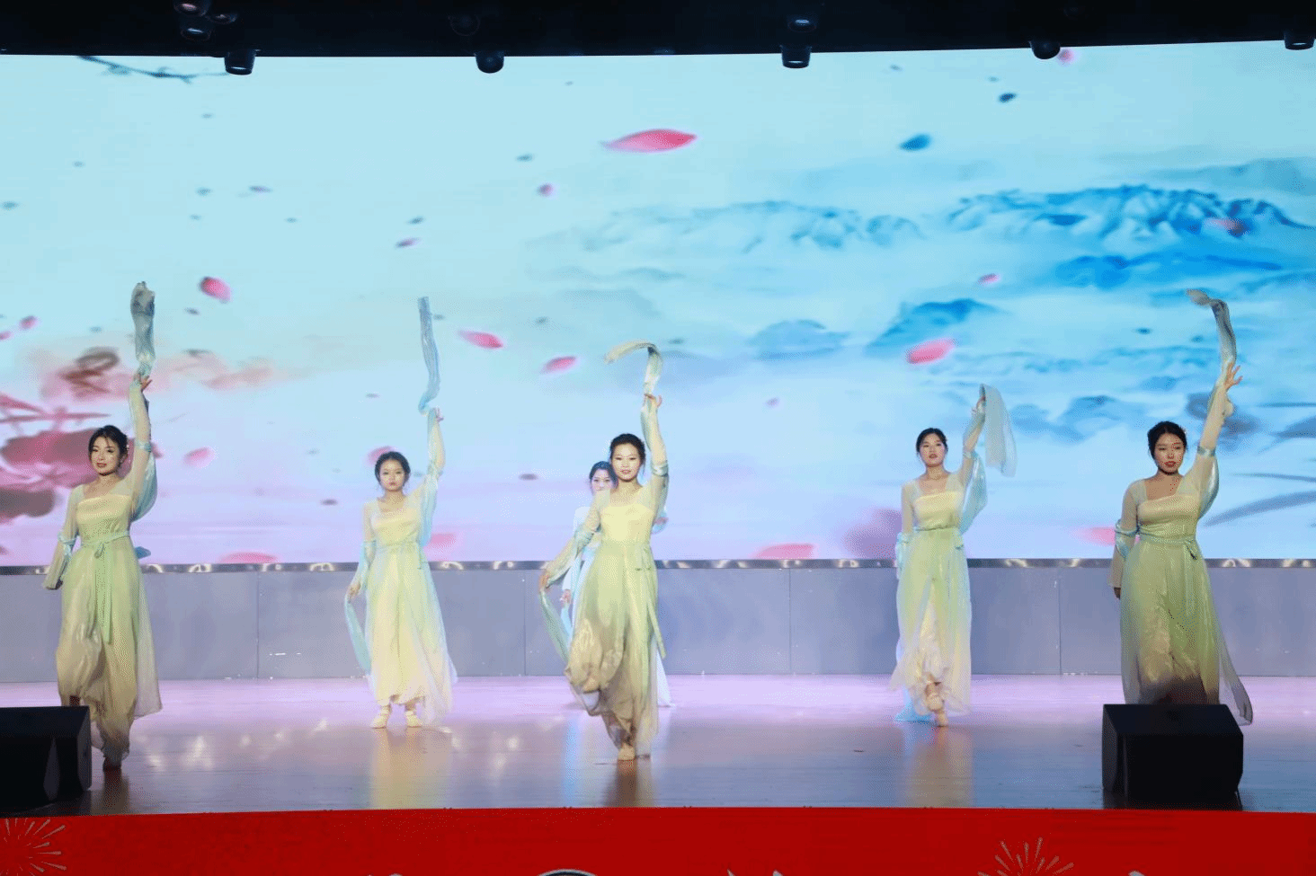 9CDAC6ED0189AF13DF2DADBA6B9_94294336_5BBDB